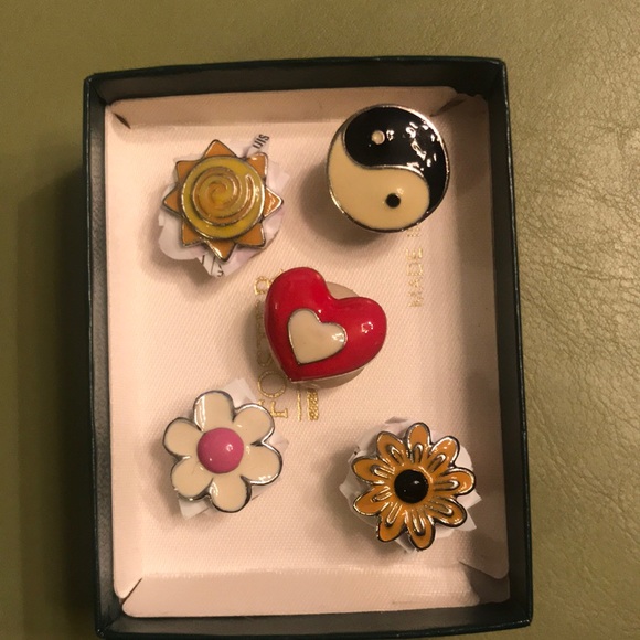 Summer Croc and Foot and Daisy Shoe Clip - Picture 2 of 6